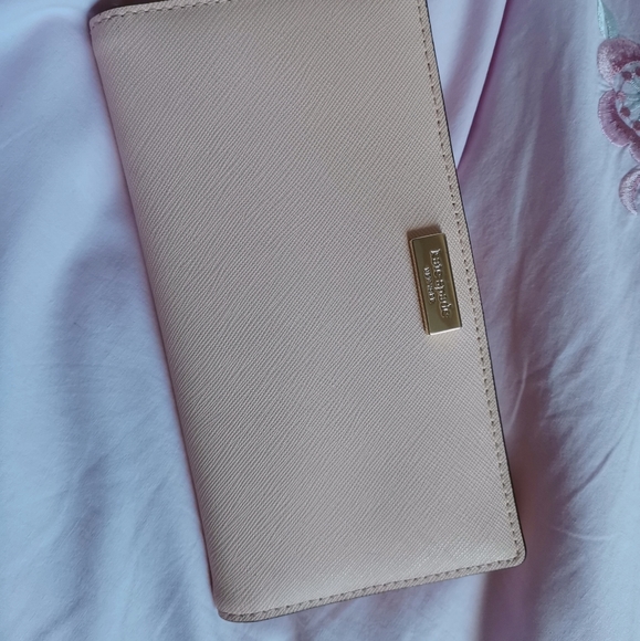 KATE SPADE Newbury ID Wallet - Picture 2 of 10